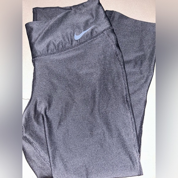 Nike Dri-Fit capris mesh on the sides - Picture 4 of 5